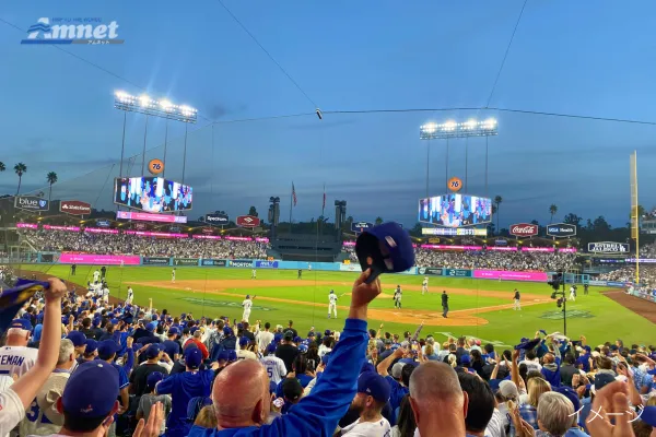 ＼贅沢に2試合観戦／燃油込みシンガポール航空直行便で行く！ロサンゼルス野球観戦ツアー5日間★内野並び席確約＆往路空港送迎付